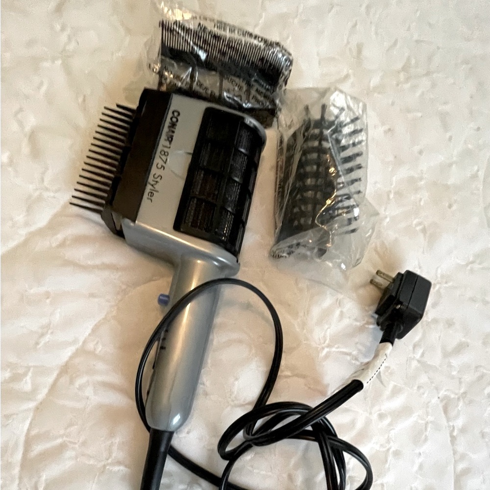 Conair 1875 Styler Blow Dryer with 3 attachments